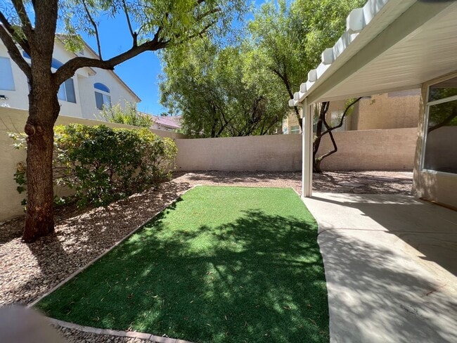 Building Photo - Summerlin 5 Bedroom with a Swimming Pool