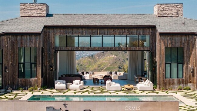 Building Photo - 3121 Old Topanga Canyon Rd