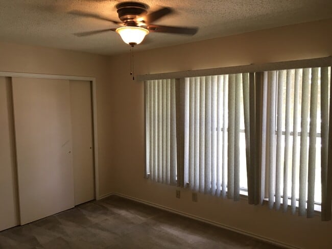 Building Photo - 8003 Chestnut Manor Dr