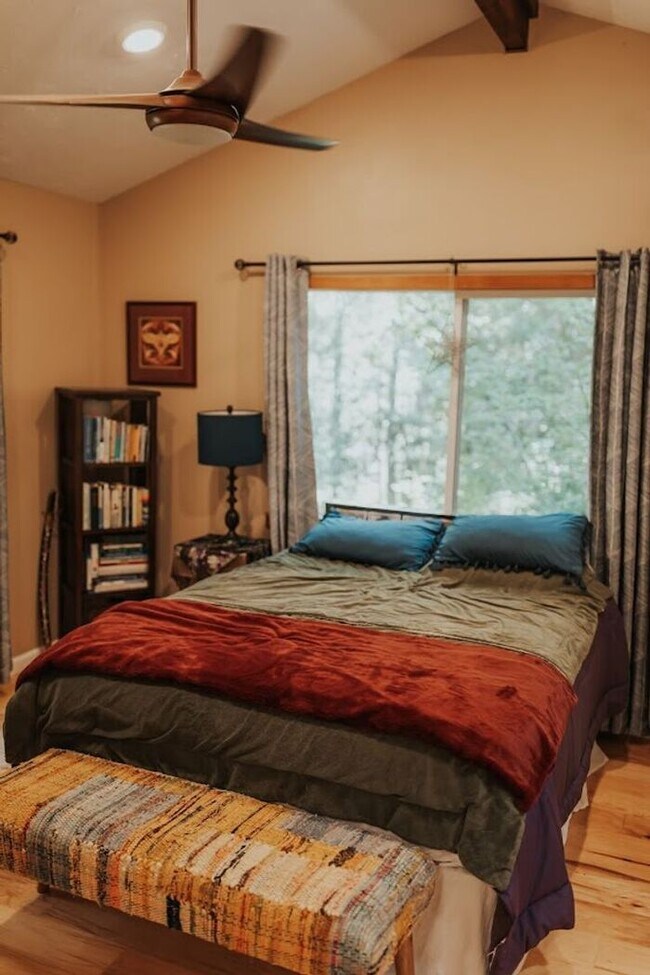 Building Photo - Sunlit Sanctuary in the Redwoods