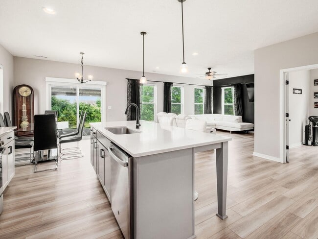 Building Photo - 7233 Celebration Dr