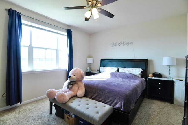 Building Photo - 4481 Bridgeview Ln