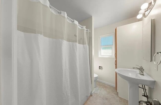 Building Photo - For rent