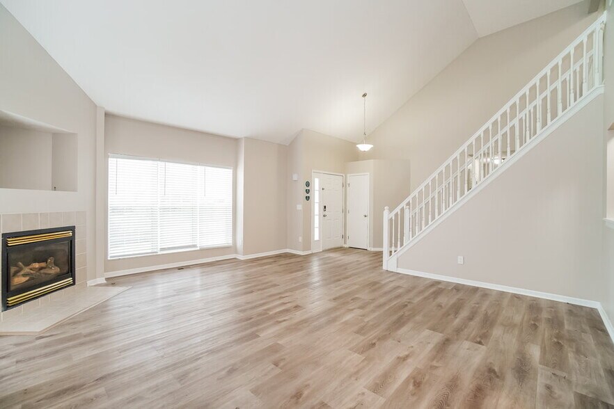 Building Photo - 238 Oxford Dr SW