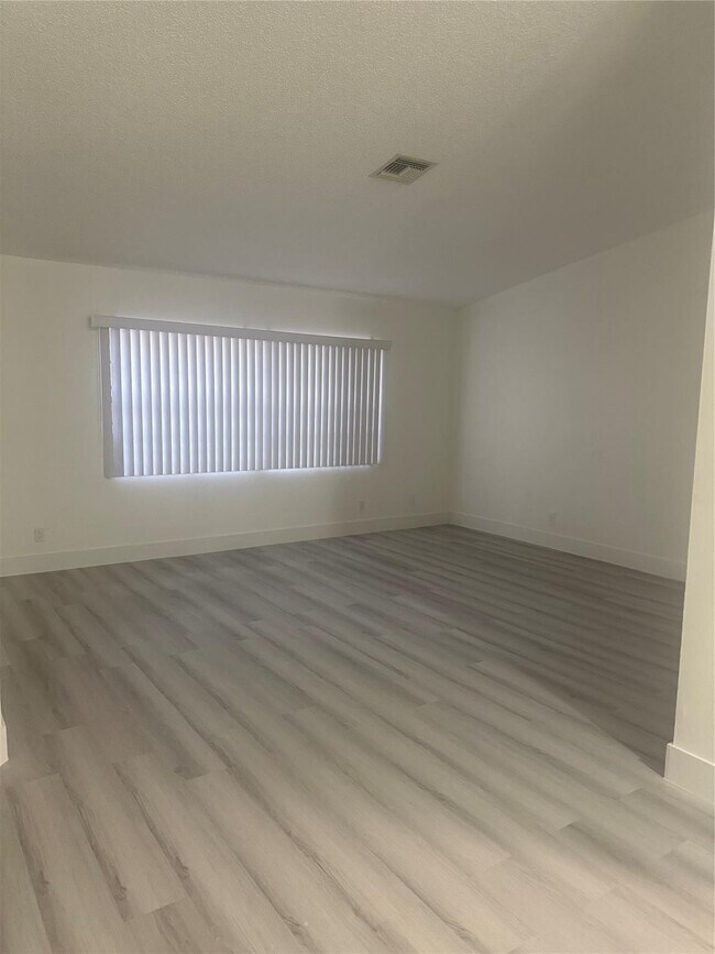 Building Photo - 3037 NW 92nd Ave