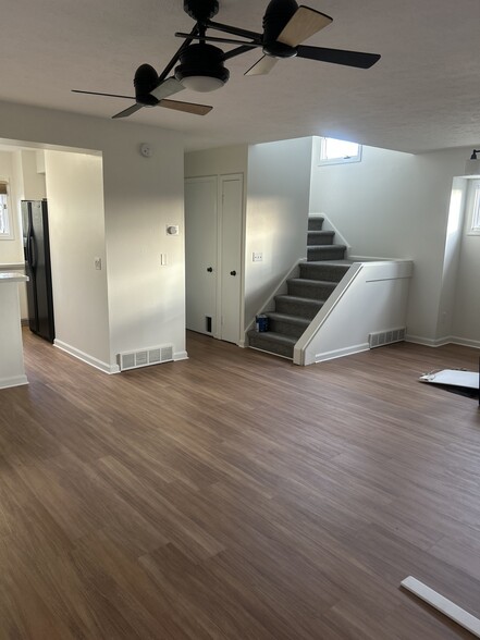 Building Photo - 694 Broadway