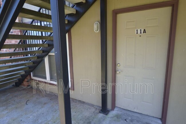 Building Photo - 2150 N Sherwood Forest Dr