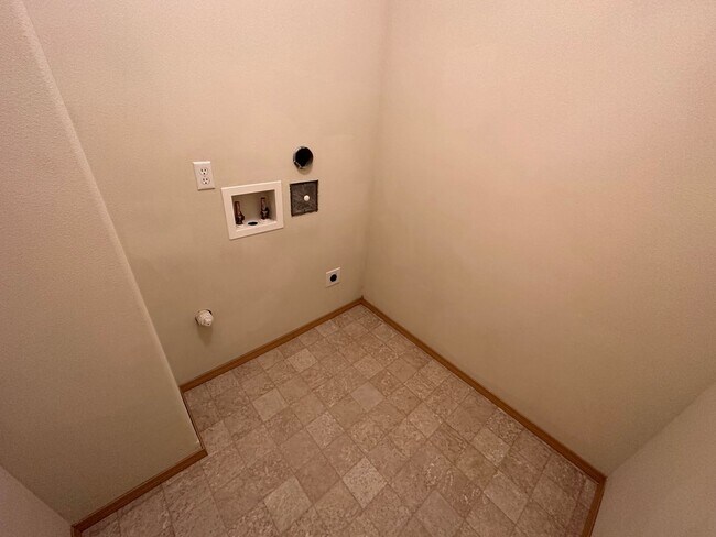 Building Photo - 2125 Bobs Hollow Ln