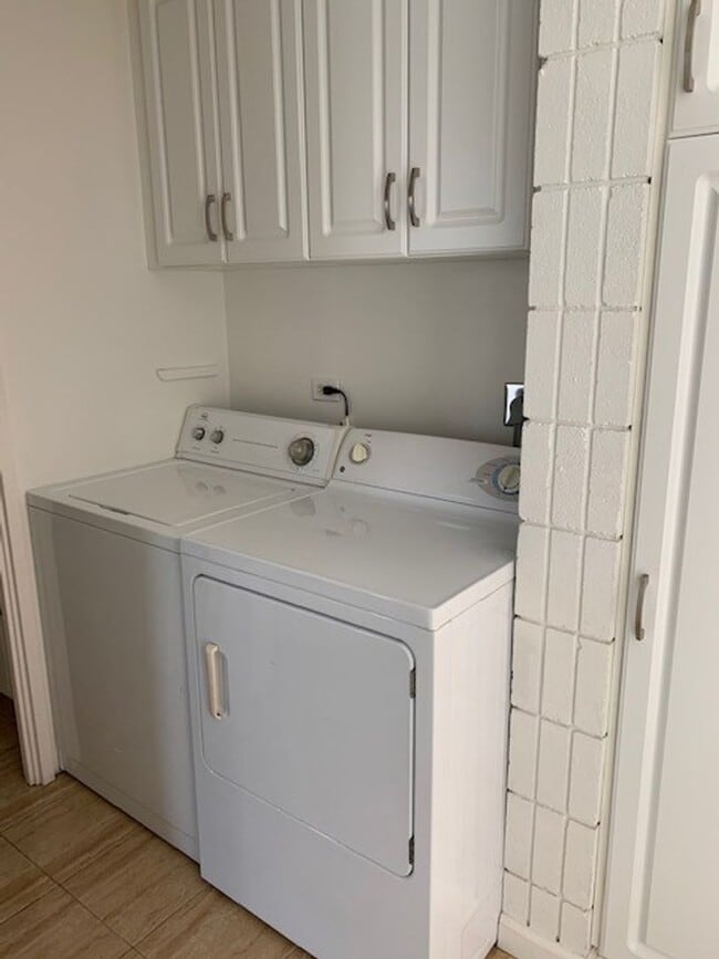 Building Photo - Three Regents Condo - 3 bedrooms, 2 bath, ...