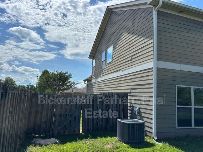 Building Photo - 5982 Ivy Ridge Dr