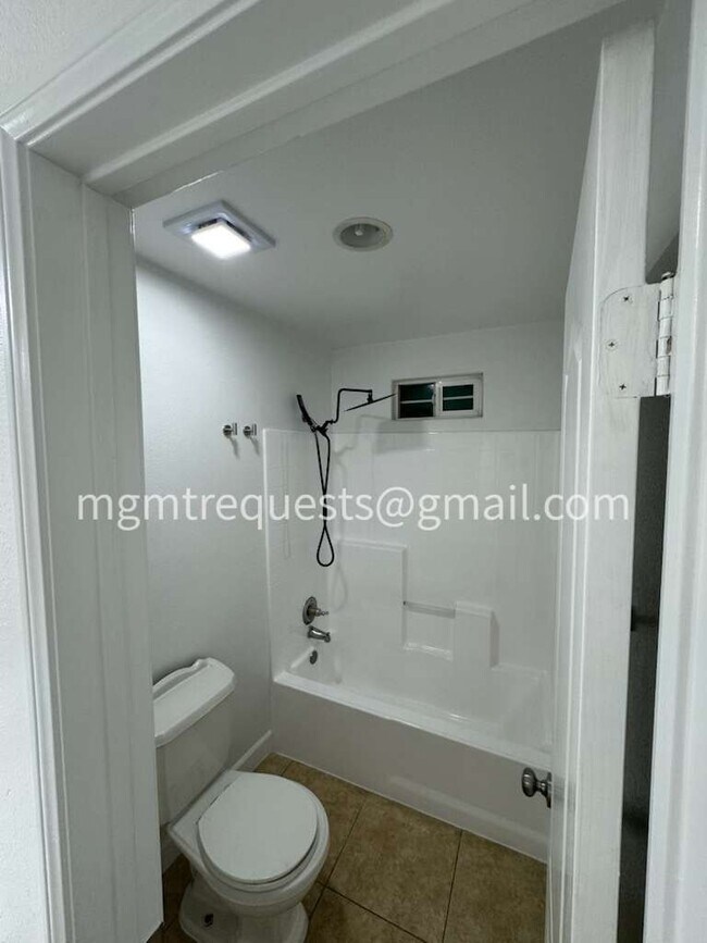 Building Photo - 11943 Olive St