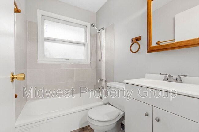 Building Photo - 306 Banff Cir