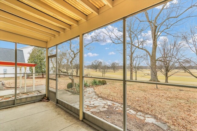 Building Photo - 1803 Golfview Dr