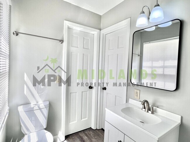 Building Photo - 300 Lydgate Dr