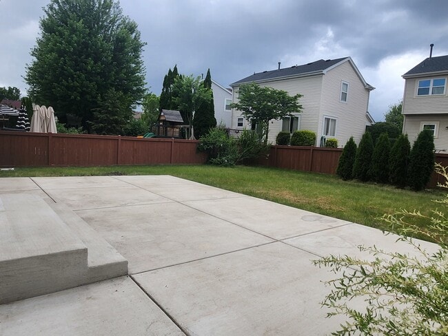 Building Photo - 3832 Baybrook Dr