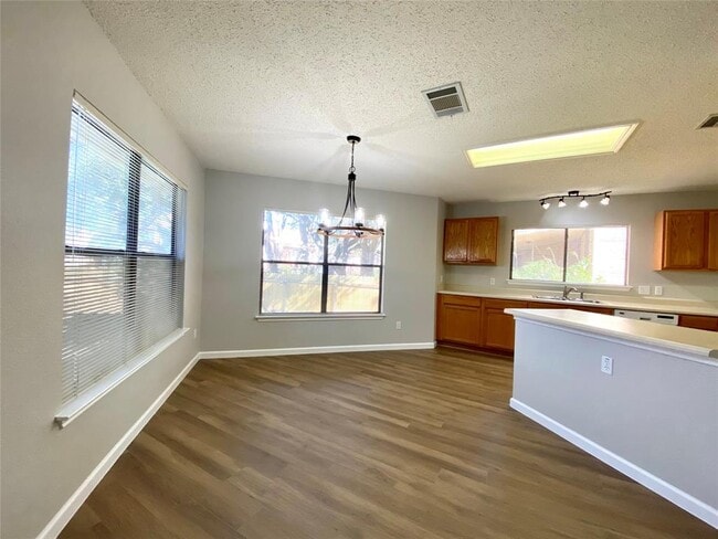 Building Photo - 2101 Jasper Ln