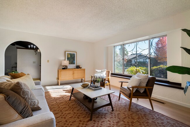 Building Photo - 1096 Corino Real Ct