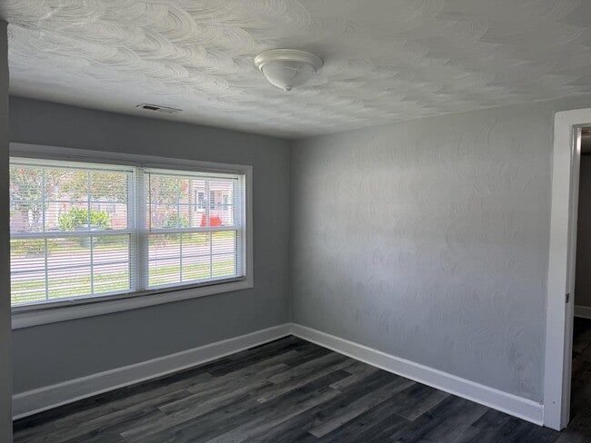 Building Photo - 1033 Mapole Ave