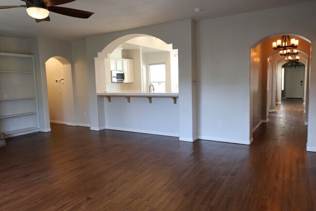 Building Photo - Beautiful home with paid Solar in Seven Oaks!