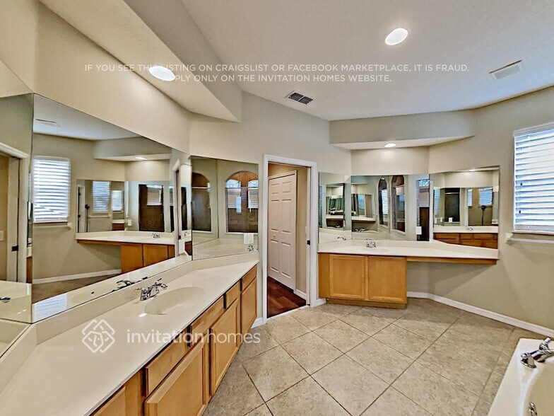 Building Photo - 4019 Knott Dr