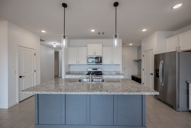 Building Photo - 12448 W Gardenia Ct