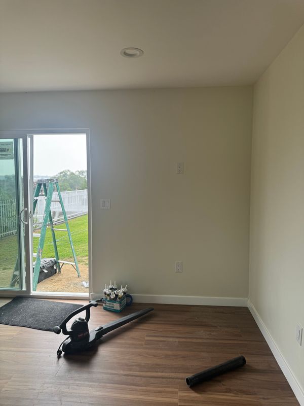 Building Photo - 903 Regal Canyon Dr