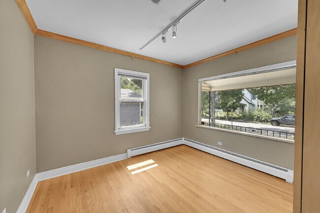 Building Photo - $3,195, 3-bed, 3-bath located in Denver wi...