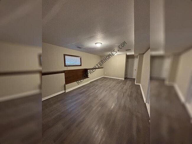 Building Photo - 322 E Lee Ave