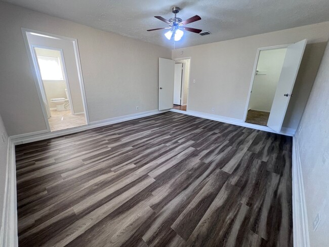 Building Photo - 4 Bedroom 2 Bathroom in Northwest Houston ...