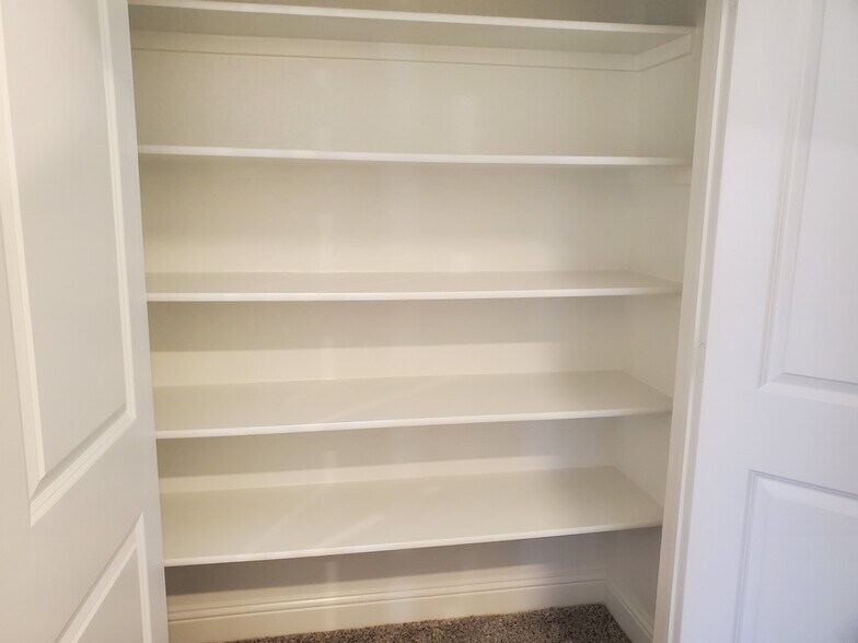 Additional Closet space - 1513 Hamlisch Ave