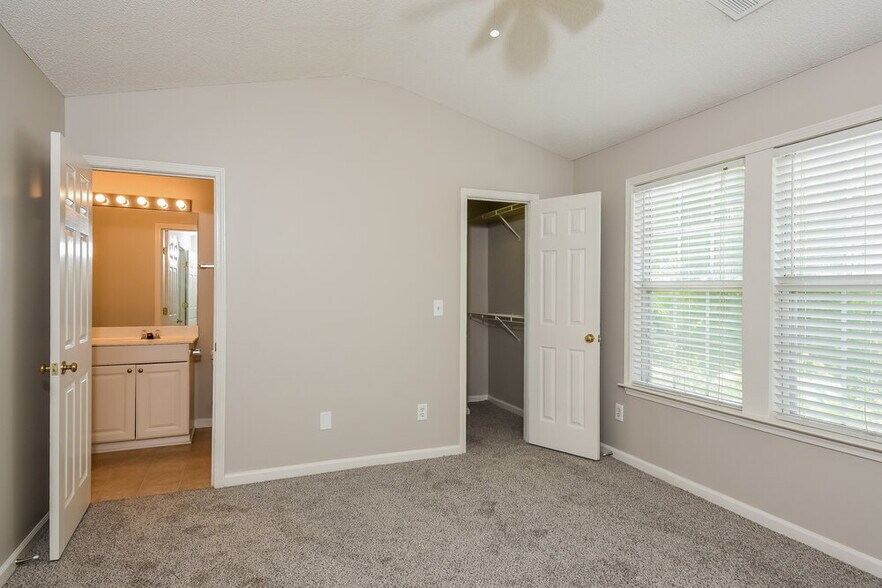 Building Photo - 23 Highoak Dr