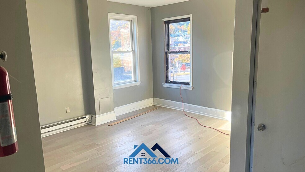 Building Photo - 101 N George St