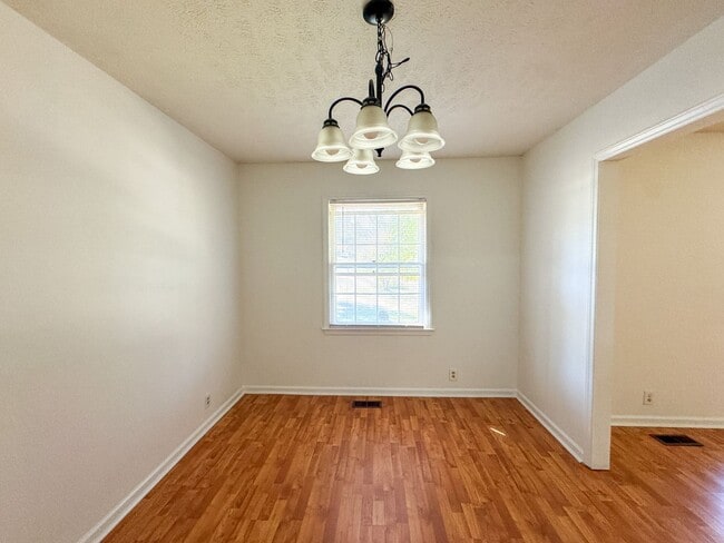 Building Photo - 3 Bed 2 Bath College Lakes Home with Fence...