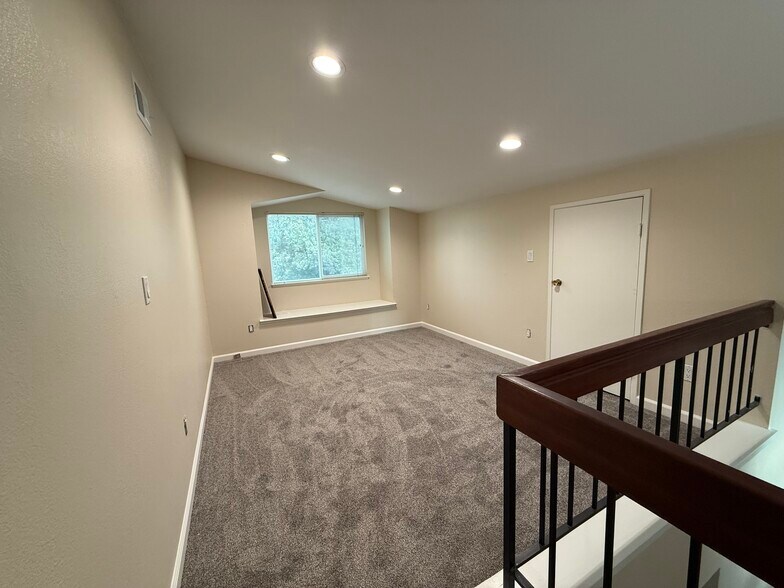 Building Photo - 2847 Honeysuckle Cir