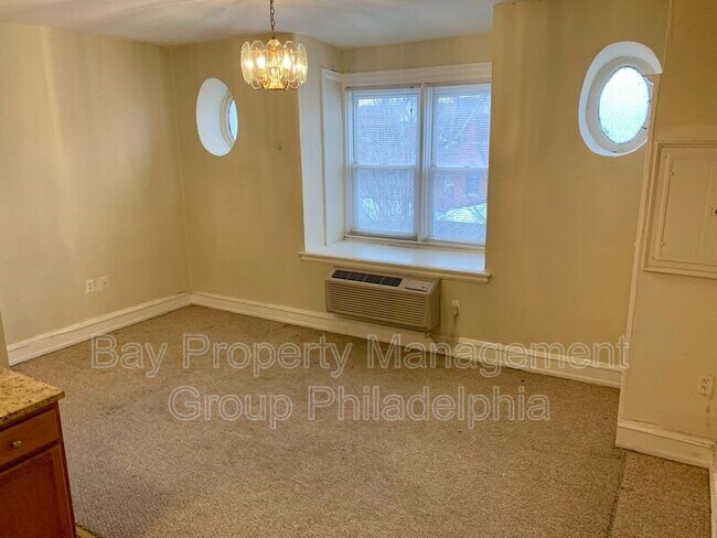 Building Photo - 4439 Chestnut St