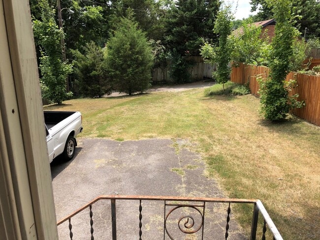 Building Photo - 1902 Shelby Ave