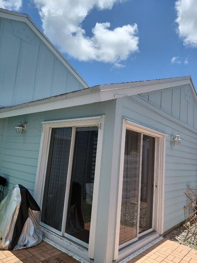 Building Photo - 13776 SW 149th Cir Ln