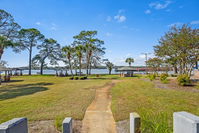 Building Photo - 114 Dana Pointe