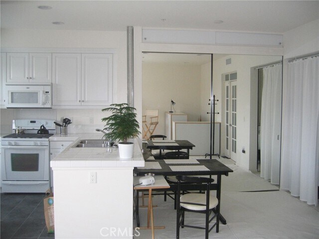 Building Photo - 6020 S Seabluff Dr