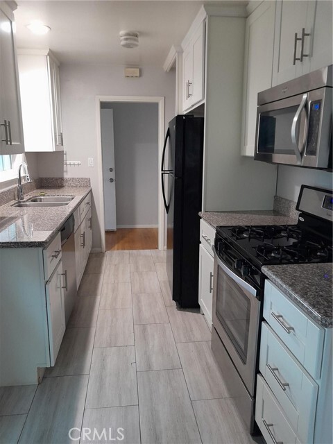 Building Photo - 417 E Walnut Ave