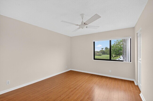Building Photo - 427 Pine Glen Ln