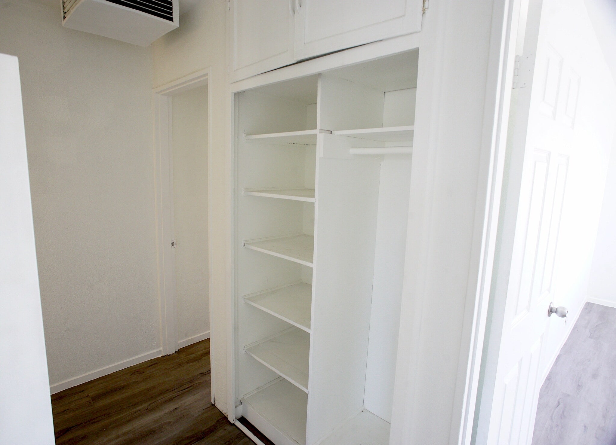 Many storage closets - 45127 Division St