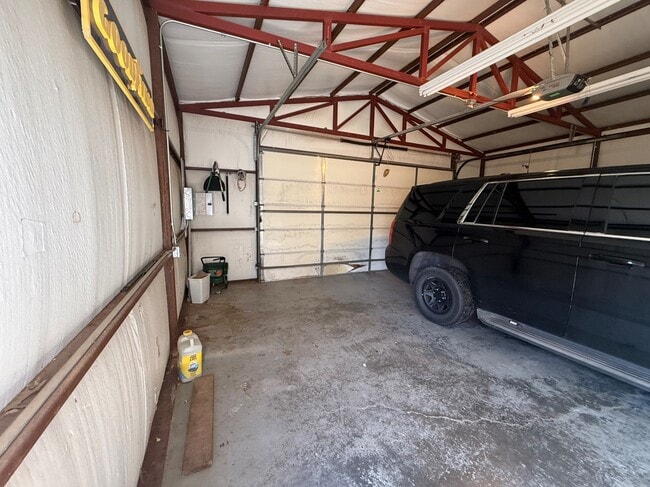 Building Photo - 1940 Ives Way Ln