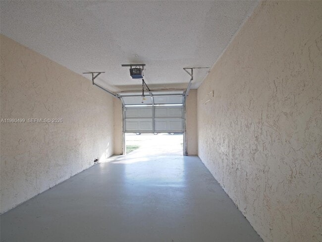 Building Photo - 7525 SW 7th Pl