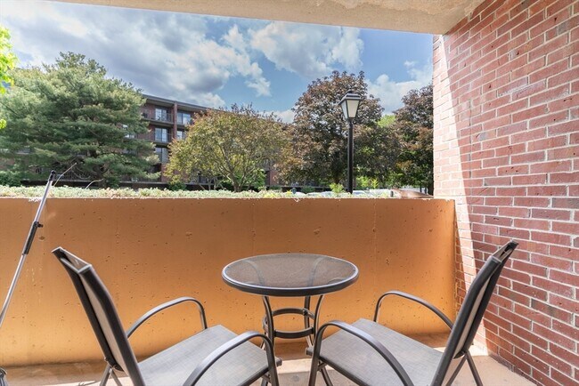 Building Photo - 144 Marble St