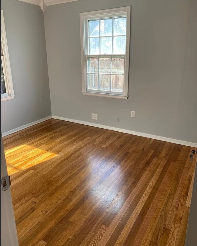 Building Photo - Well Maintained 4 Bedroom Home with Beautiful Yard, Kennewick, WA $2,150/month