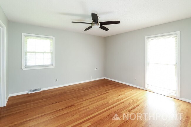 Building Photo - 3 BR/2BA | Newly Renovated Single Family Home |  2 Car Garage | Large Subbasement