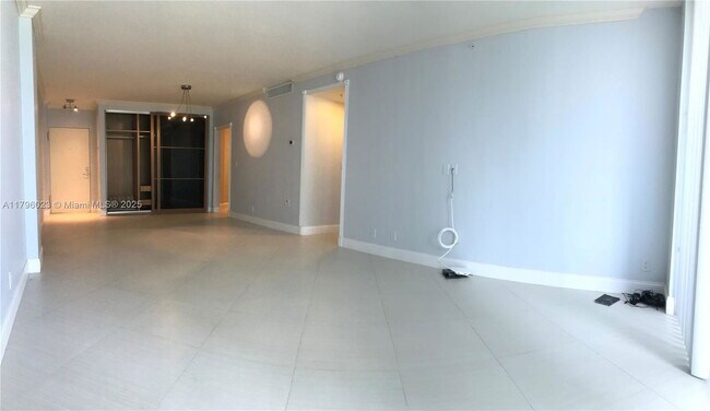 Building Photo - 3001 S Ocean Dr
