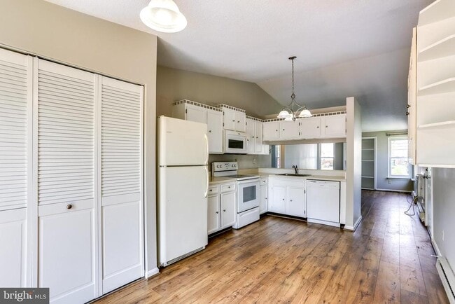 Building Photo - 816 Chadwick Cir