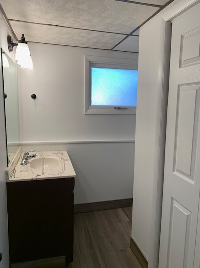 Building Photo - Beautiful 4 Bedroom Quad Level Located in Buffalo Ridge!!!!